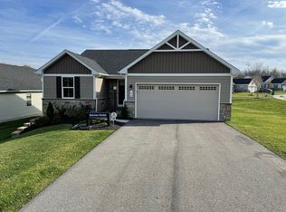 106 Ash Ln, Houston, PA 15342