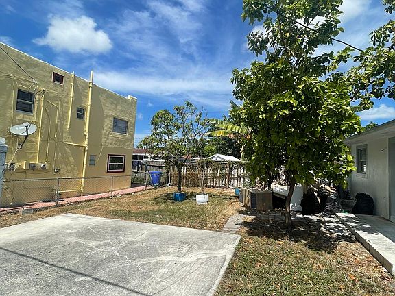 Parking / Patio