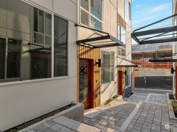 907 Hiawatha Place S #F, Seattle, WA 98144