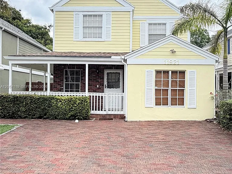 11921 SW 117th Ct — Photo 1