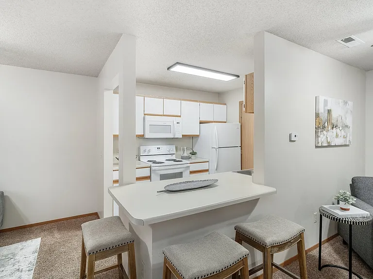 Bennington Hill Apartments — Photo 11