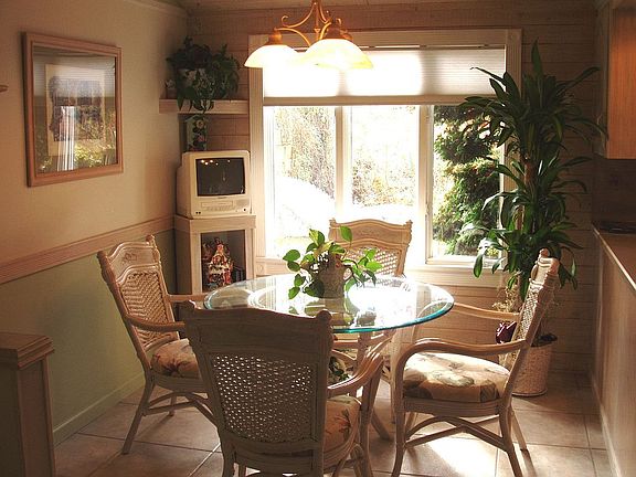 Sunny & Bright Dining Area