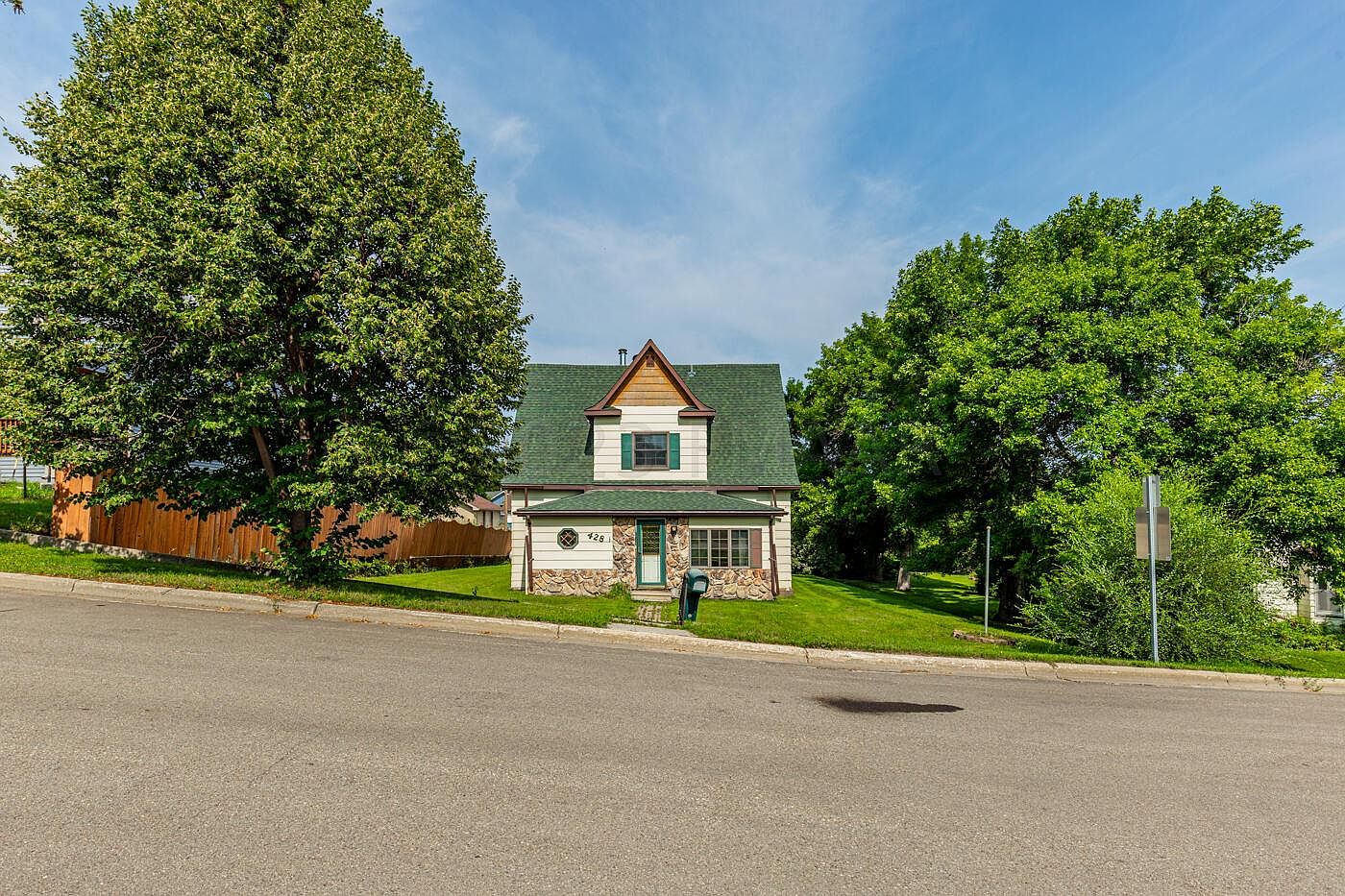 428 4th Ave, Enderlin, ND 58027 MLS 233792 Zillow