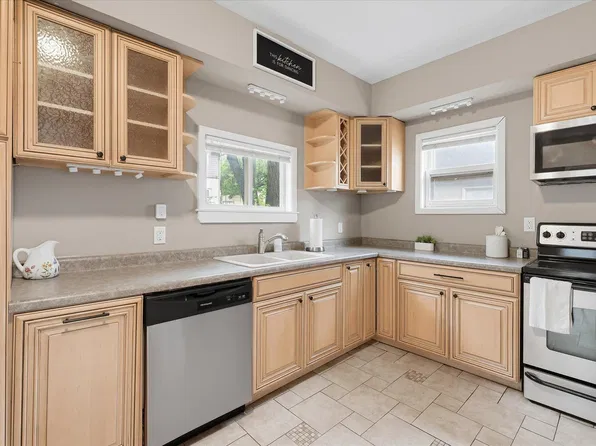 558 Concord St, Saint Paul, MN 55107