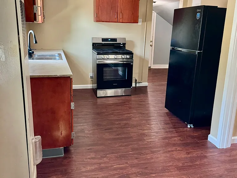 176 E Felton St #UPPER — Photo 2