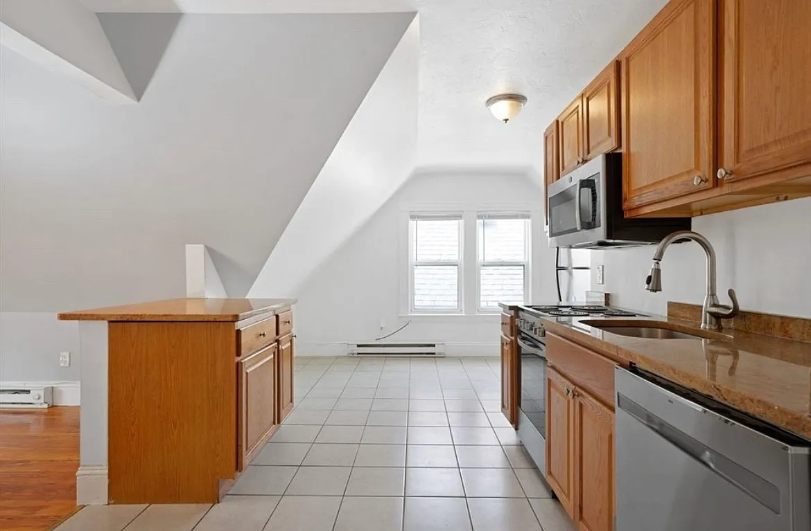 2 bed, 900 sqft, $2,500 — Photo 1