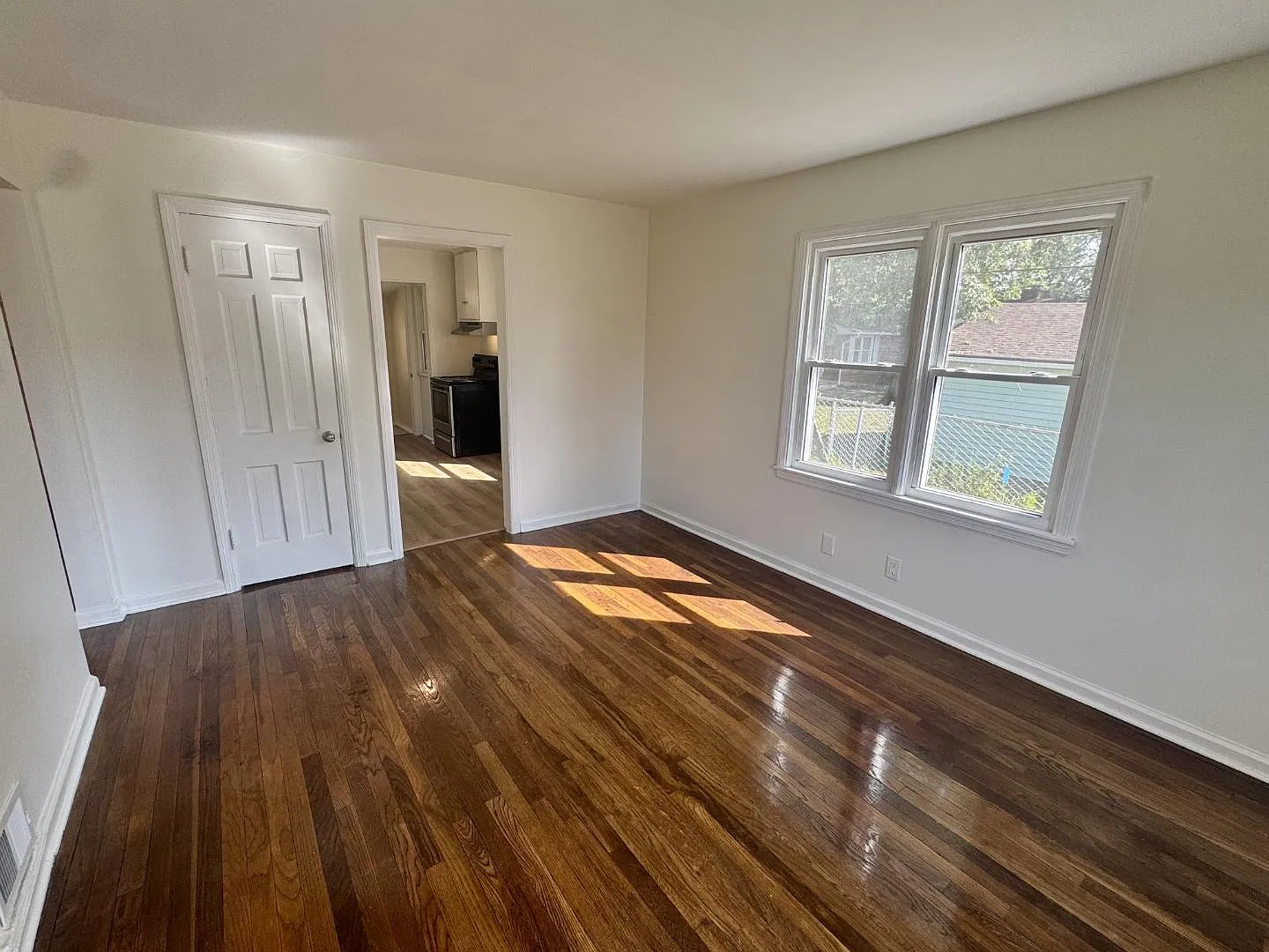 205 W Conron Ave — Photo 3