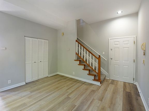 4th image of 1000-1002 Geyer Ave #1000-C