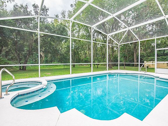 3rd image of 15717 Acorn Cir