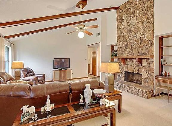 4th image of 43 E Woodlawn Dr