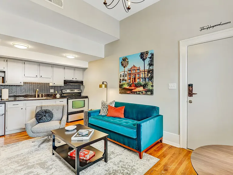 217 Abercorn St #B2 — Photo 5