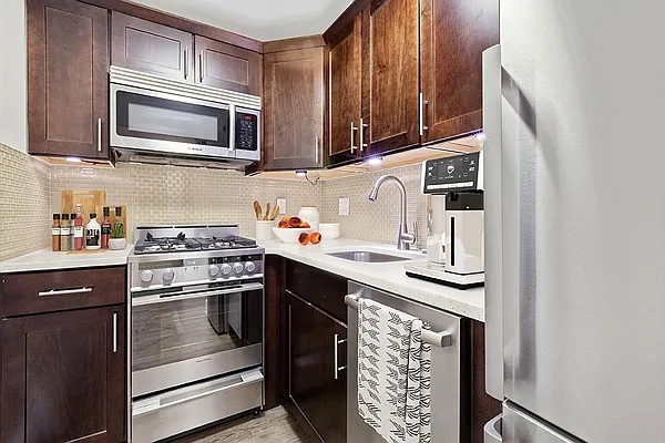 Rented by Greystar | media 5