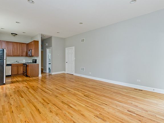 4th image of 2109 W Warner Ave #1