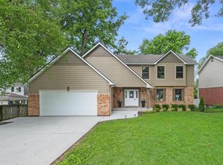 1001 Claridge Pl, Saint Louis, MO 63122