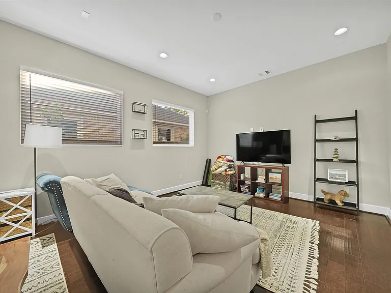 1264 Morris St — Photo 5