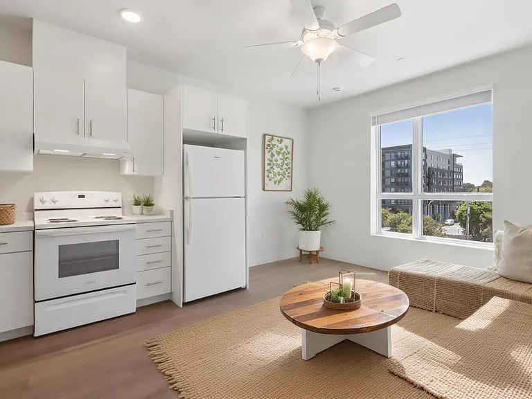 Mainline North Apartments - Santa Clara, CA — Photo 18