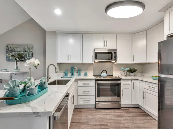 721 Pointe Pacific Dr #1, Daly City, CA 94014