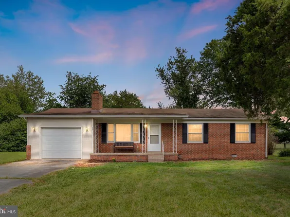 33 Wallace Ave, Luray, VA 22835