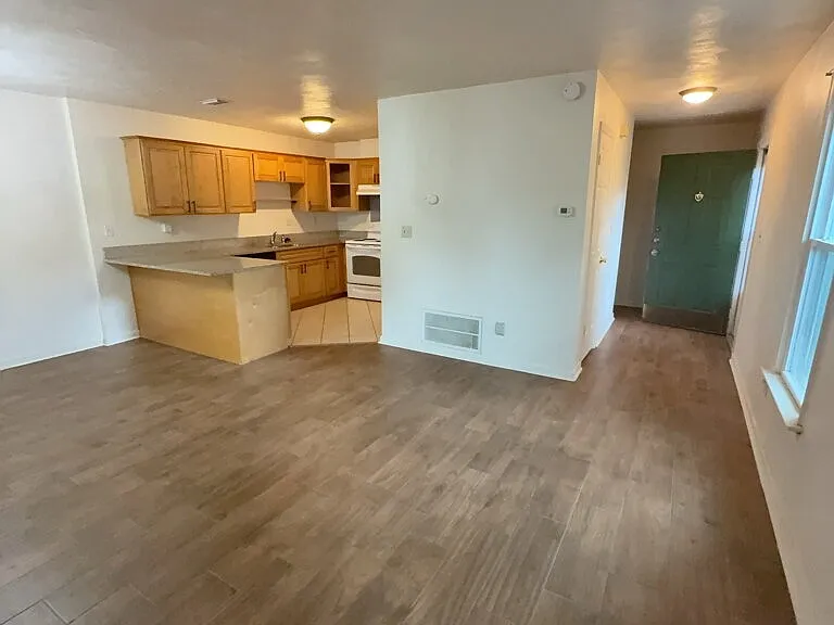 921 Wickford Dr — Photo 8
