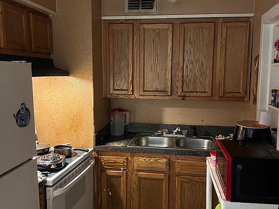 2nd image of 5846 Abelia Road