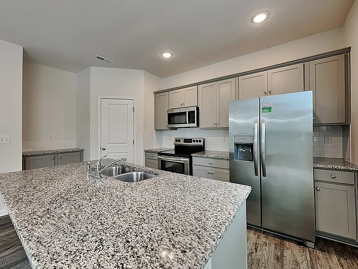 4 bed, 2.5 bath, 2106 sqft, $2,195 — Photo 4