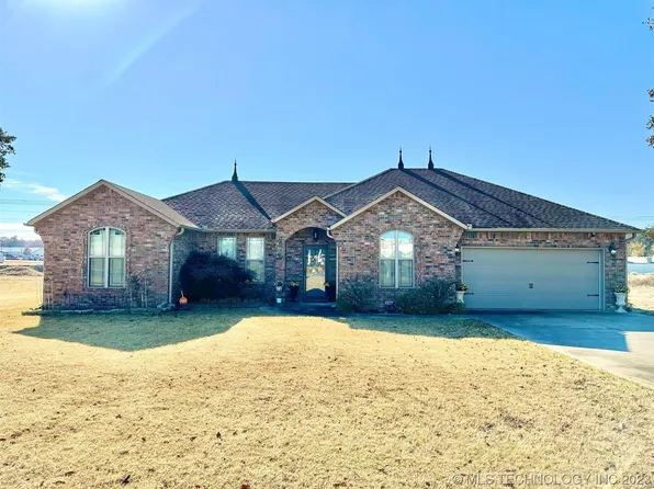 2010 E Creek Side Rd, Stigler, OK 74462