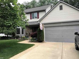 2574 Nottingham Dr, Waterford, MI 48329