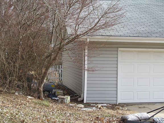 2nd image of 1264 Luray Dr