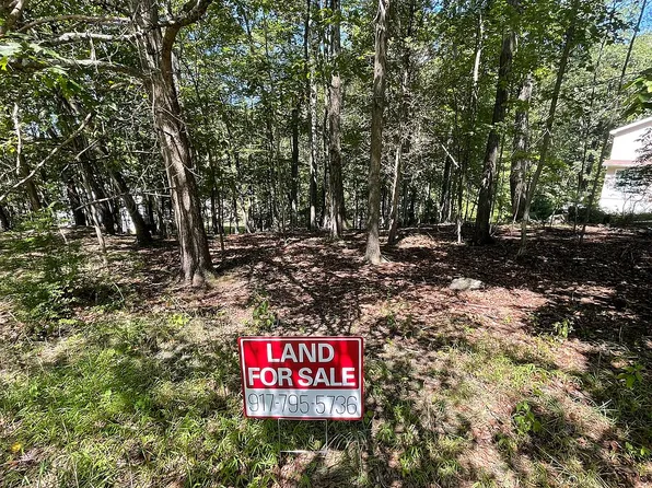 226 Brentwood Dr, Lehman, PA 18324