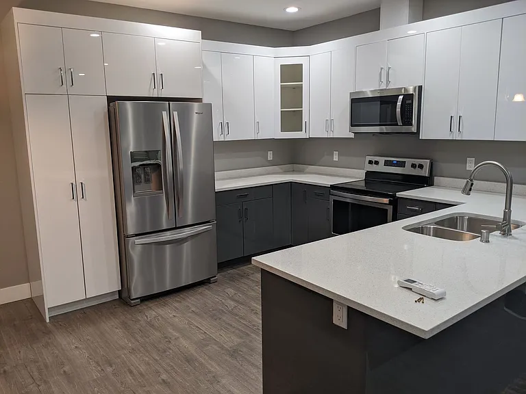 7655 Parkland Dr — Photo 9