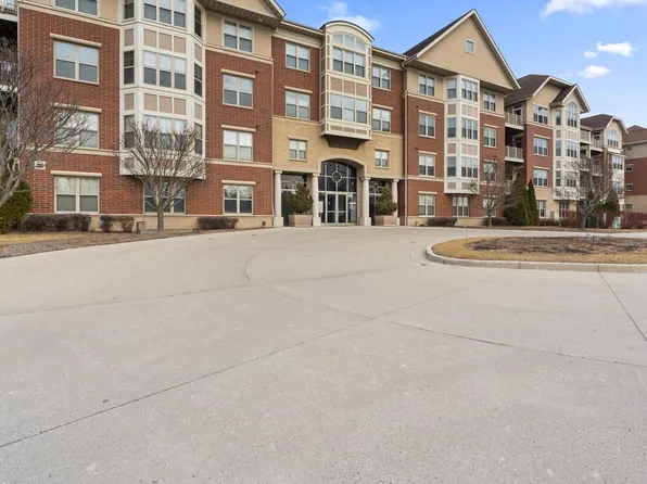 4110 South Lake DRIVE #140, Saint Francis, WI 53235
