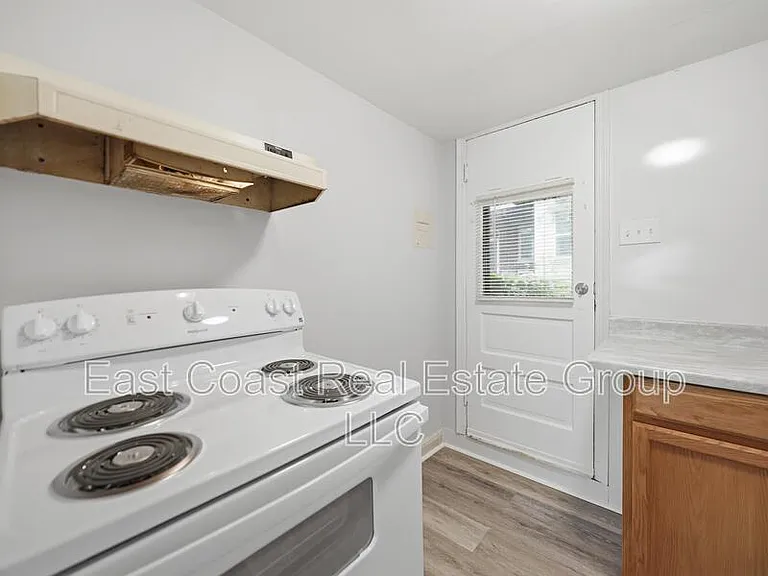 430R N Locust St — Photo 7