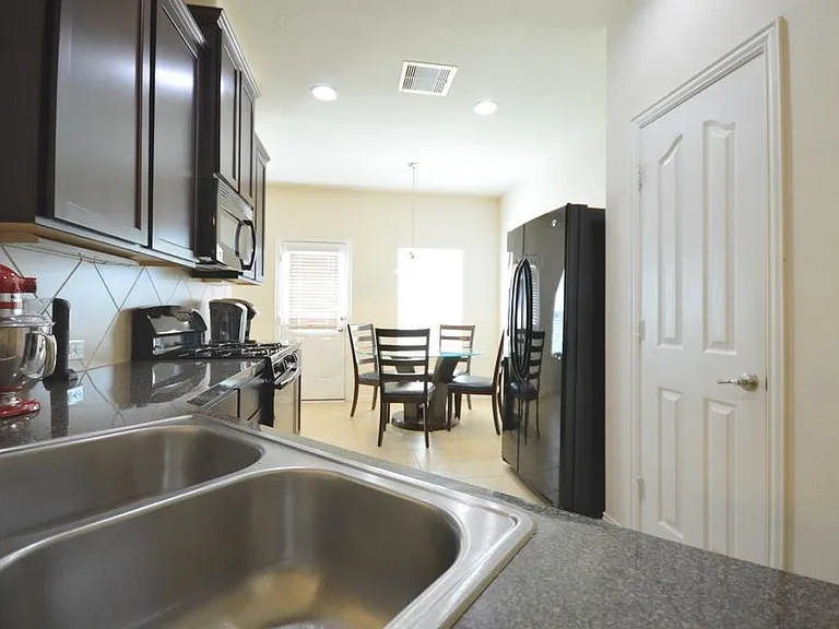 2727 Lakecrest River Dr — Photo 7