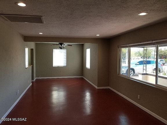4th image of 2711 E Linden St