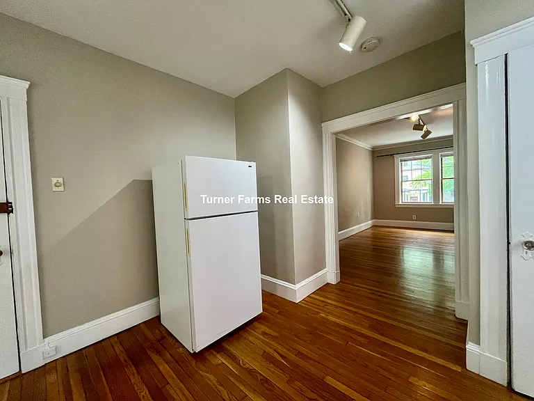 39 Lee St #3 — Photo 6