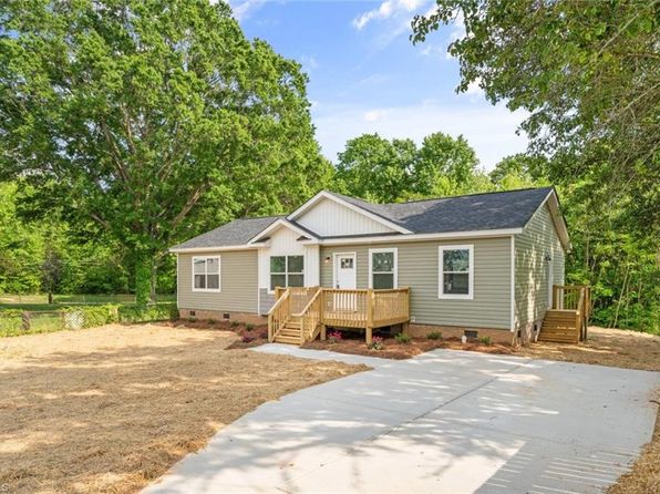 7518 Shallowford Rd, Lewisville, NC 27023