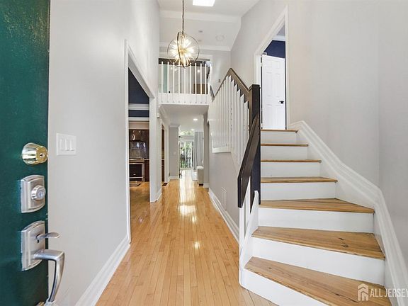 3rd image of 15 Kingsland Cir