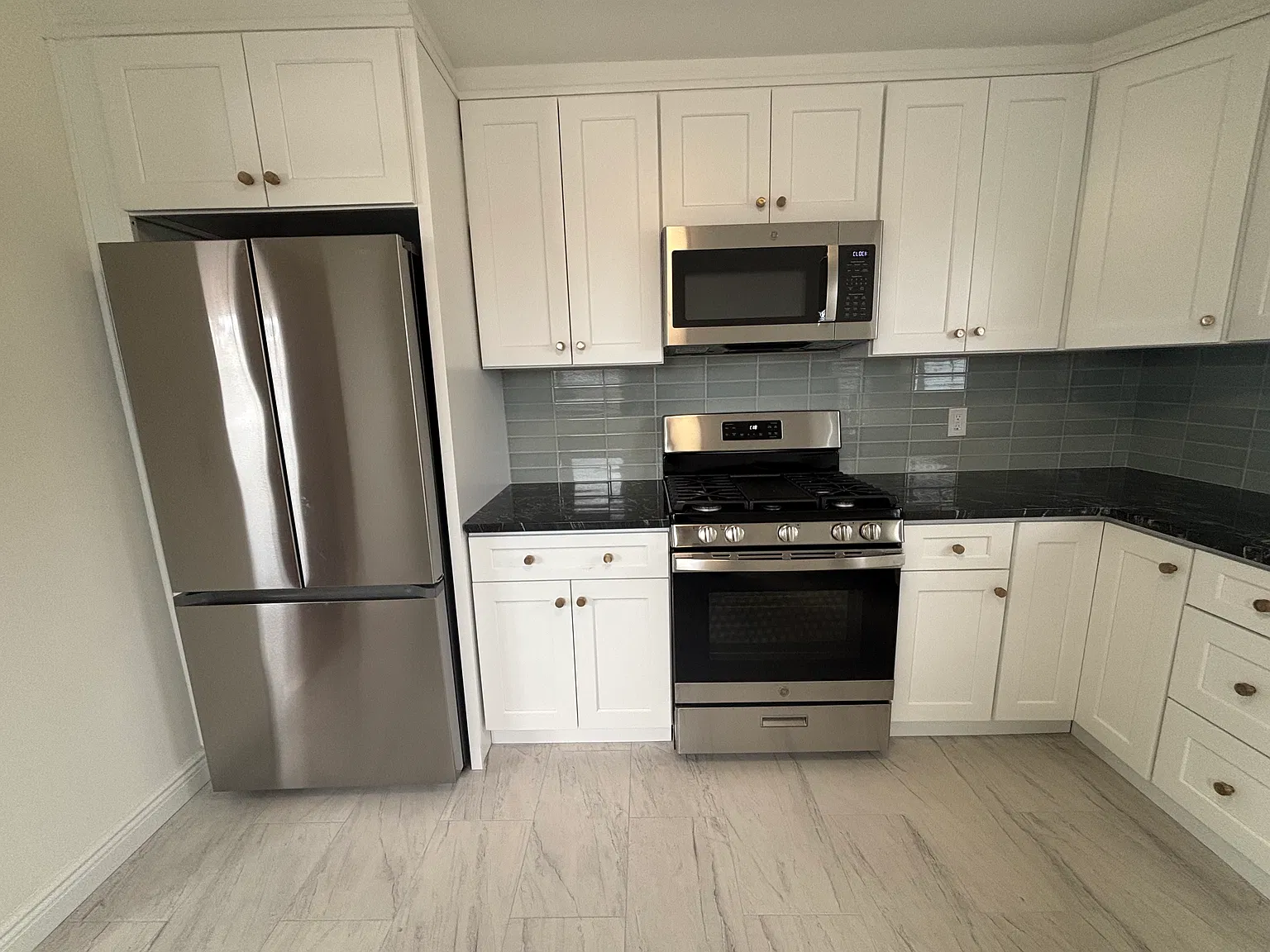 3 bed, 1.5 bath, 1200 sqft, $3,500 — Photo 3