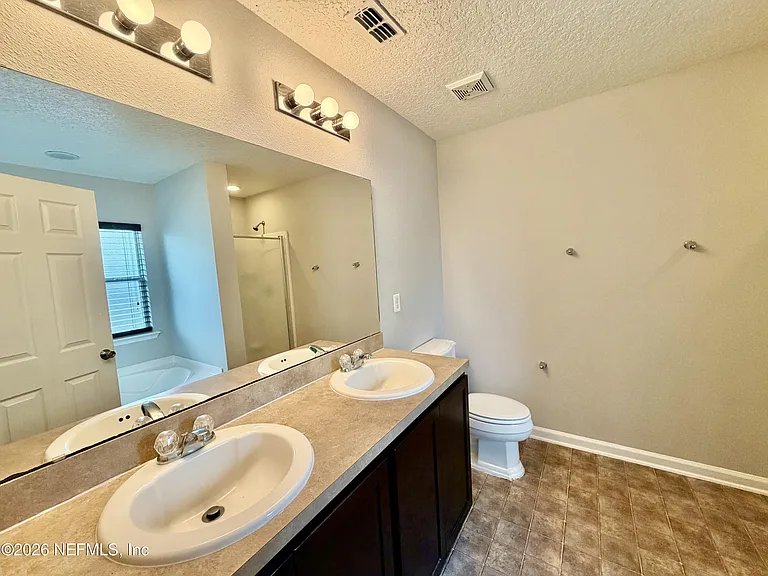 11970 Alexandra Dr — Photo 6
