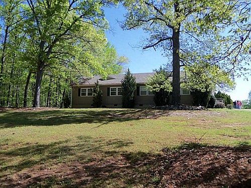 1st image of 3570 King Dr