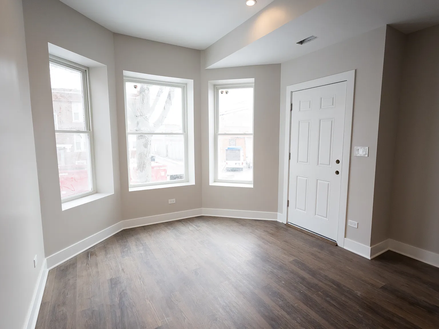 3 bed, 1250 sqft, $950 — Photo 3