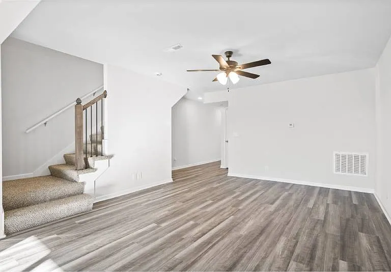 Oak Woods Townhomes — Photo 36