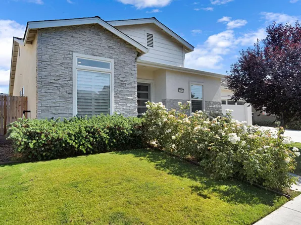 2362 W Andrew Ln, Hanford, CA 93230