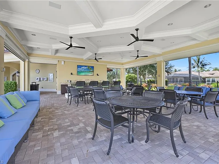 9475 Isla Bella Cir — Photo 37