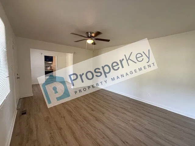 2836 Knox St — Photo 4