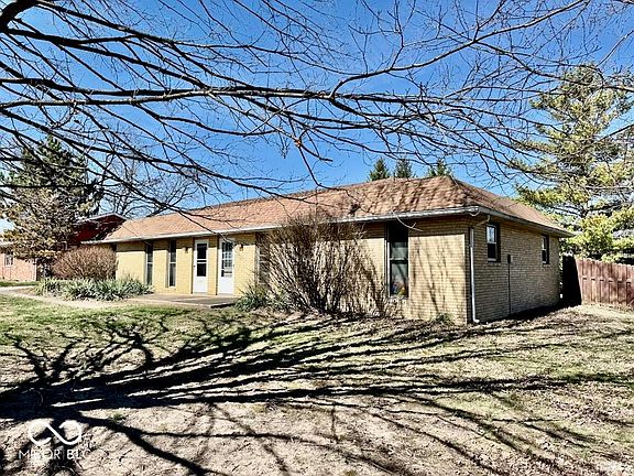 3rd image of 2704-2706 W Moore Rd