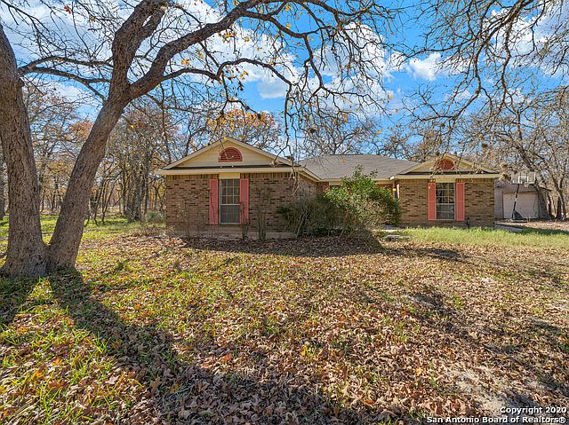 1st image of 121 Spanish Oak Trl