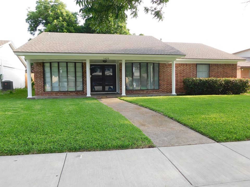 1st image of 1425 Douglas Dr