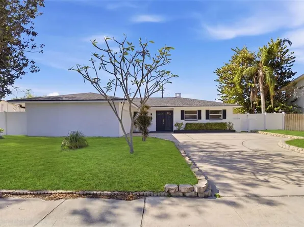 14096 Passage Way, Seminole, FL 33776