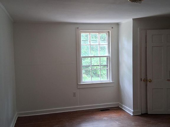 5th image of 128 Davis Rd